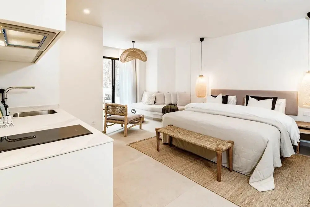A3- Seaclub Suites by Roomservices
