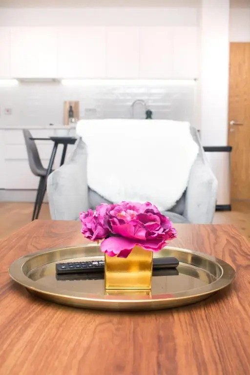 EXOTICSTAY Apartments - NEW BUILD - Luxe 2 Bedroom Apt - FREE Parking - Smart 4K TV With Ultrafast WiFi & Netflix - City Centre