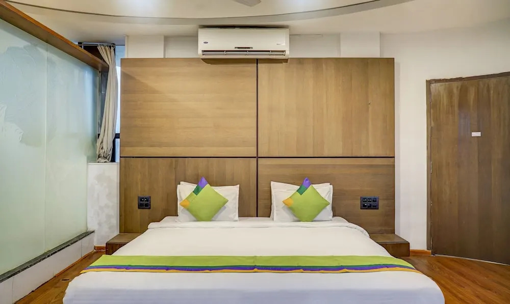 Treebo Hotel Shivas