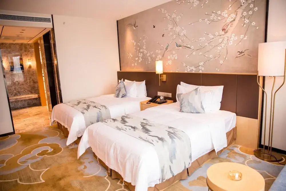 Serene Yuhua Hotel