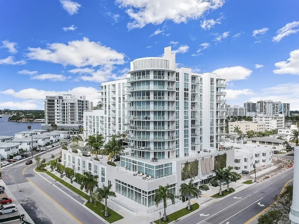 914 Tiffany House 1 Bedroom Condo by RedAwning