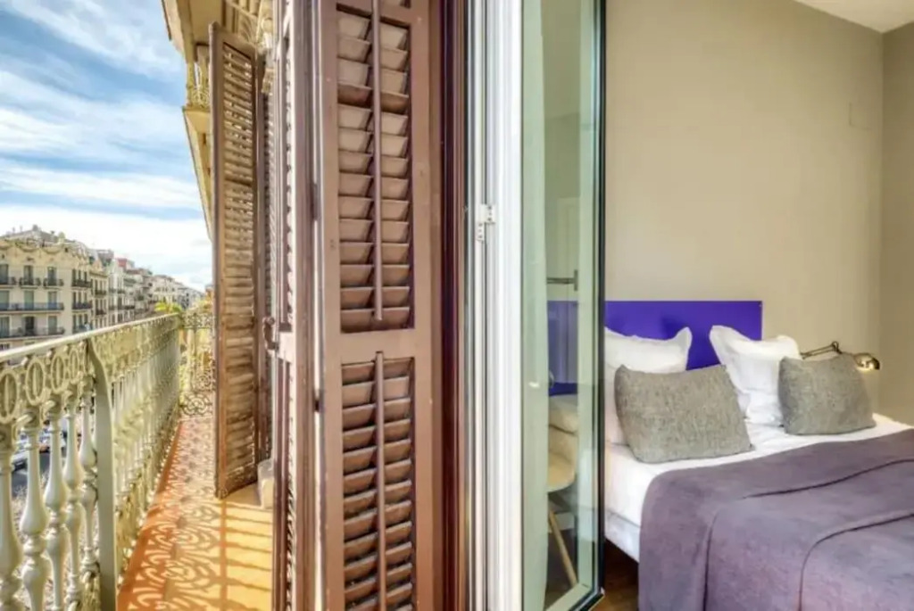 Perfectly located 4bed 4bath apartment in Barcelona 2 2