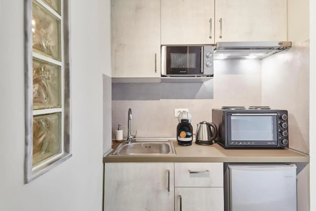 Explore Athens from an uber-central studio!