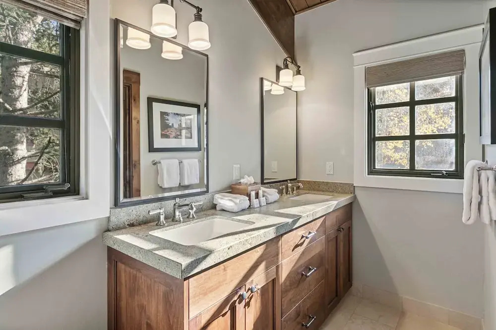 Mountain Modern Retreat Hot Tub 3 Bedroom Condo