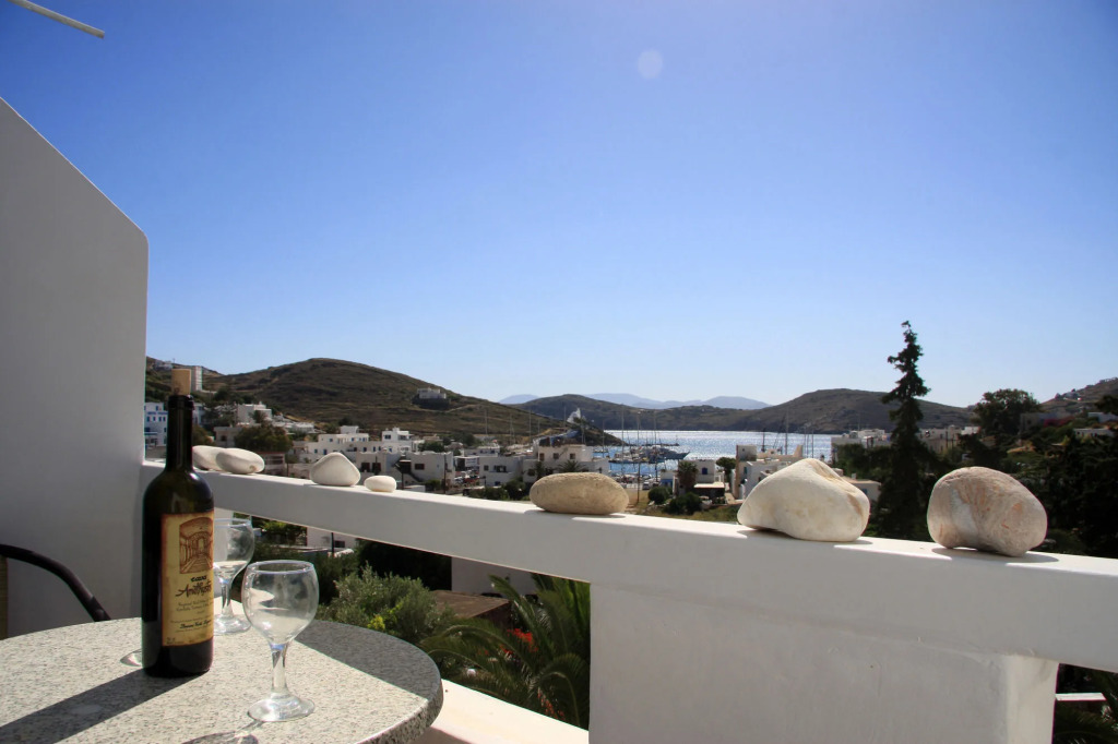Armadoros Hotel / Ios Backpackers