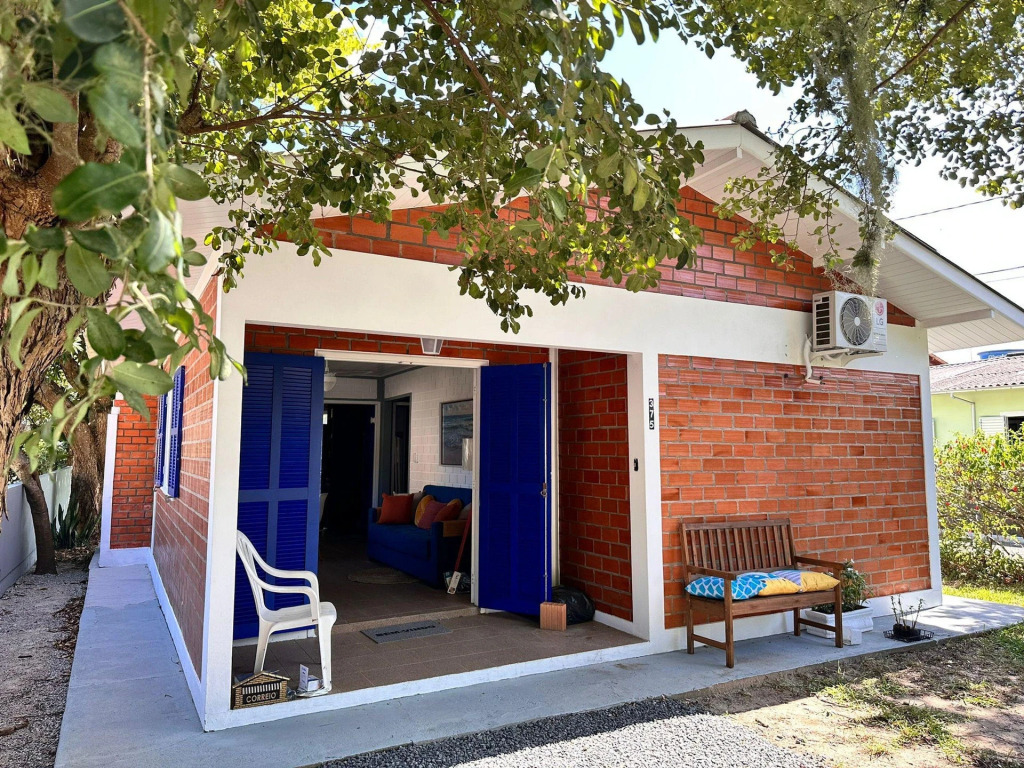 Charmosa casa c/ suíte em Barra da Lagoa RLO375