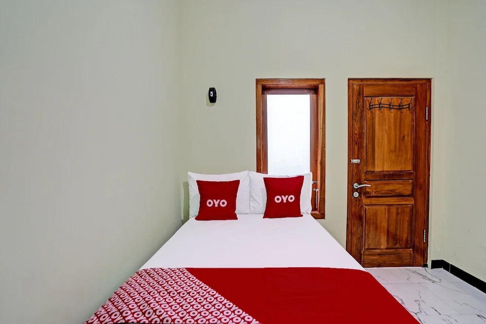 OYO Life 92043 Kost Barokah Syariah Madiun