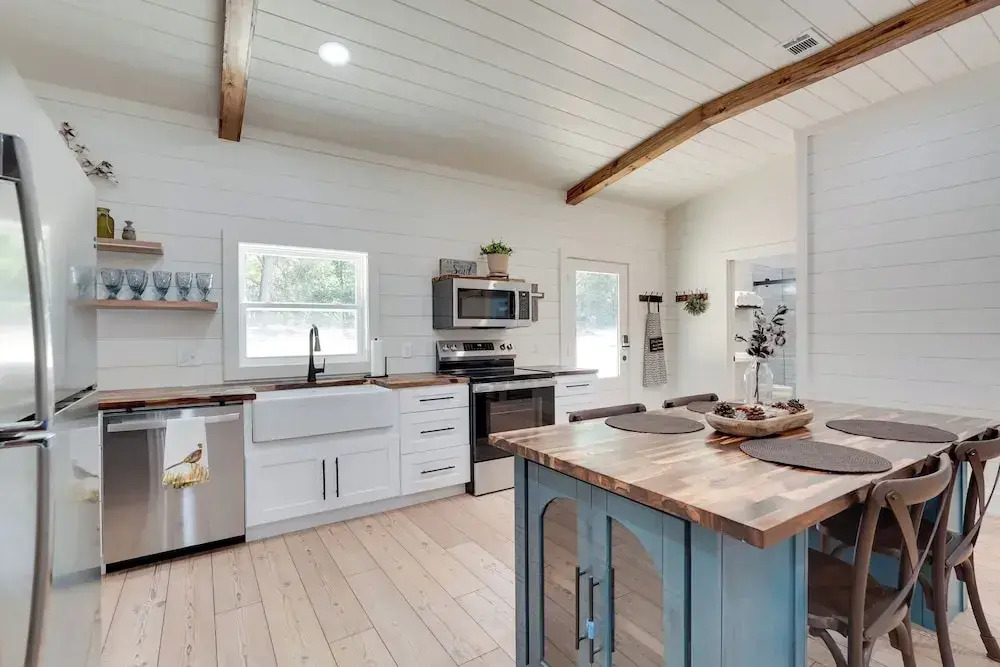 Nature-centric Retreat! Newly Built Millen Cottage
