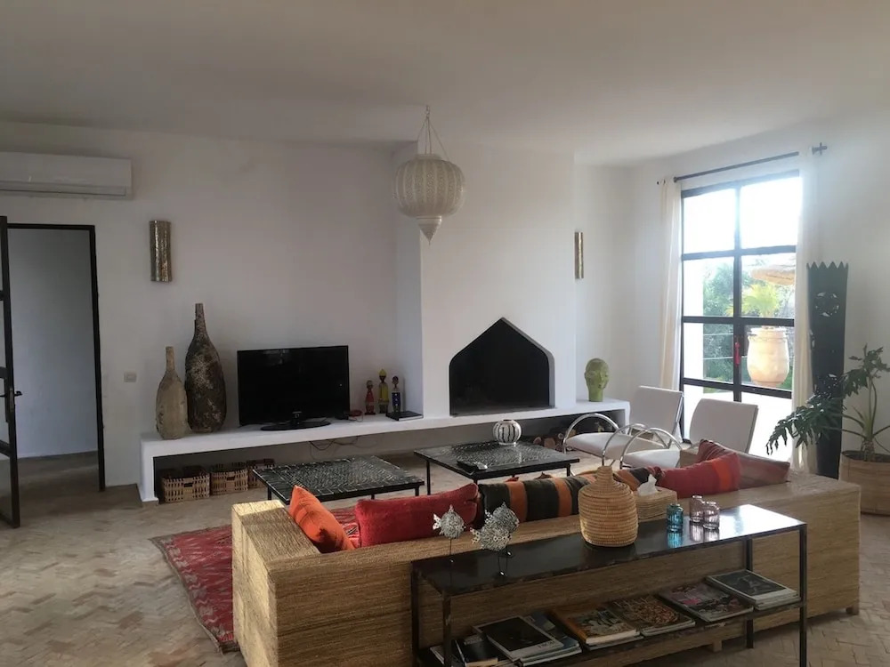 Guest House 12 People, 5 Bedrooms, Overnight or Full Rental