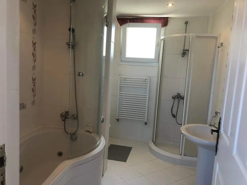Villa Green Palace, Private Pool, Sea & Mountain Views , Spacious & Beautiful