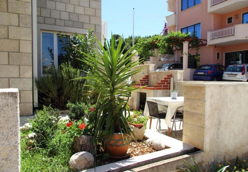 Pavo - Comfortable With Parking Space - SA4