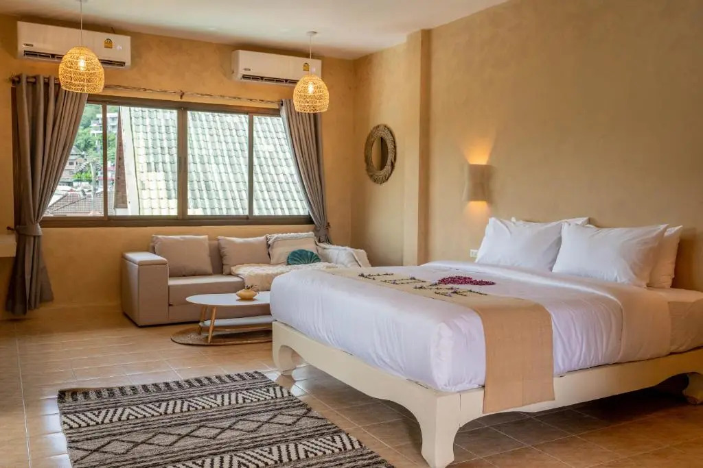 Отель Casa Solana Patong Beach