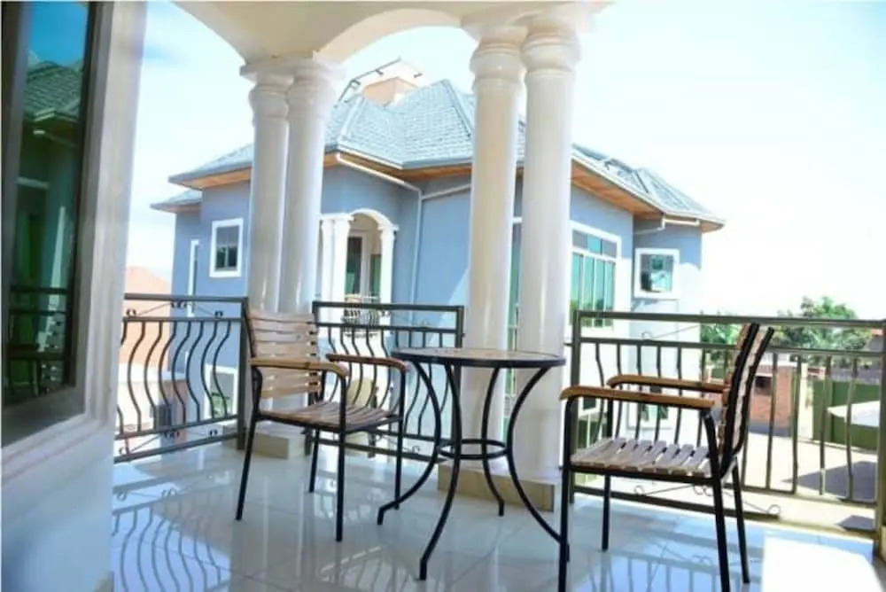 Elegance Hotel