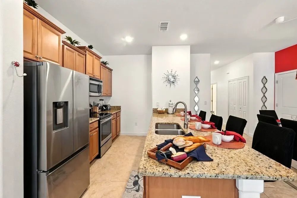 Vibrant 5BR Family Retreat in Storey Lake!