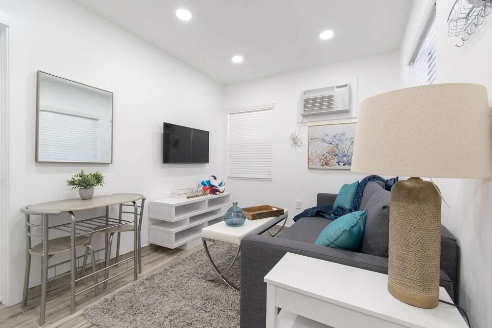 Chick & Fashionable 1 Bedroom Apt Beach Unit # 4