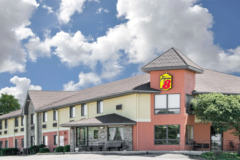 Super 8 by Wyndham Toledo