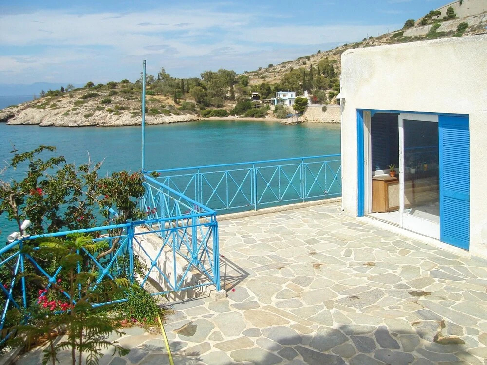 Luxurious, 3-bedroom Seafront Villa in Megara With Beautiful Views and