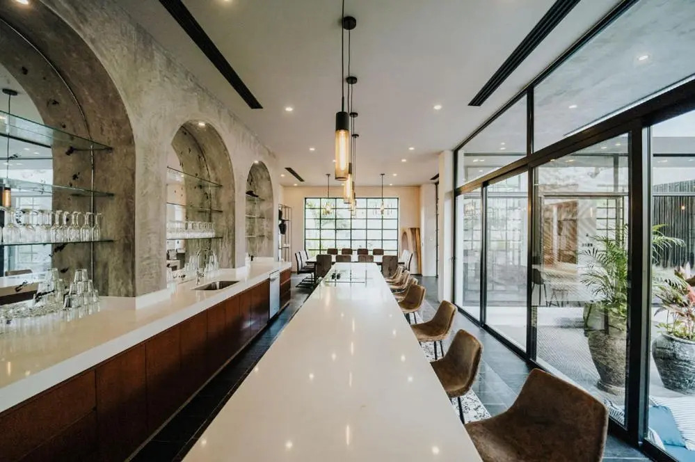 Kings Mansion for 26 guests