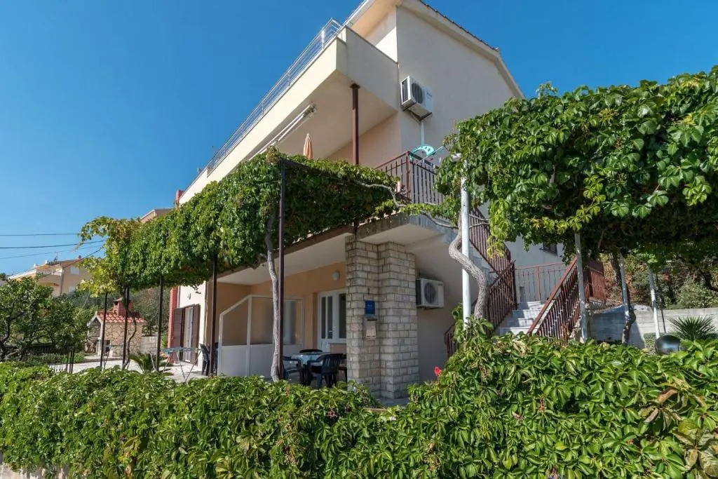 Apartments Vin - 40 m from sea