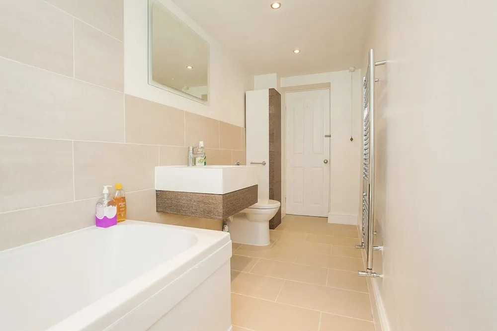 Modern 2 Bed Garden Flat, St Johns Wood