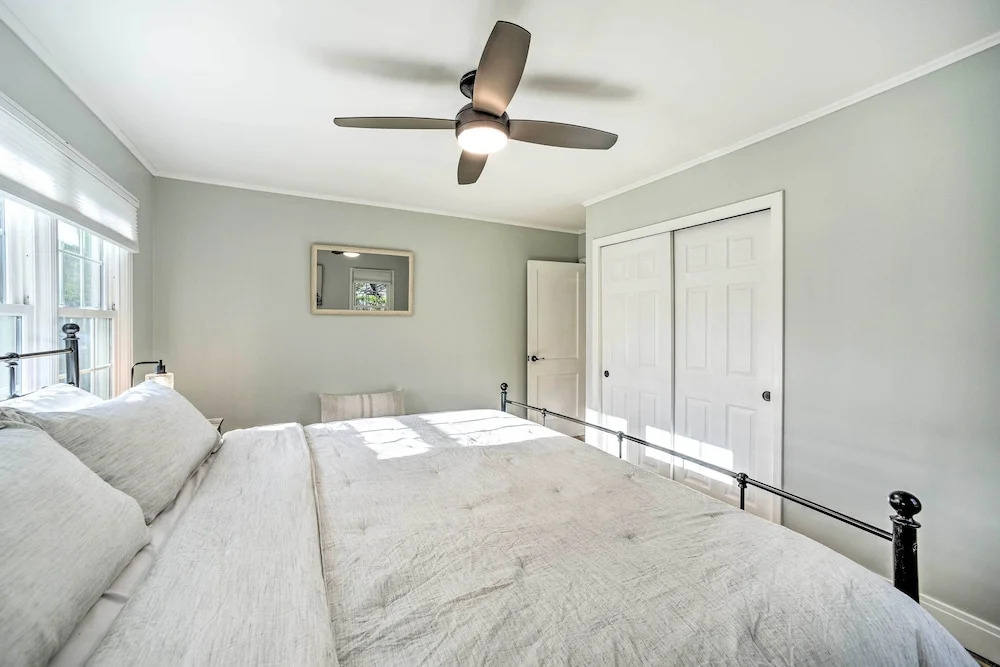 Family-friendly Retreat w/ Hot Tub: 1 Mi to Dtwn