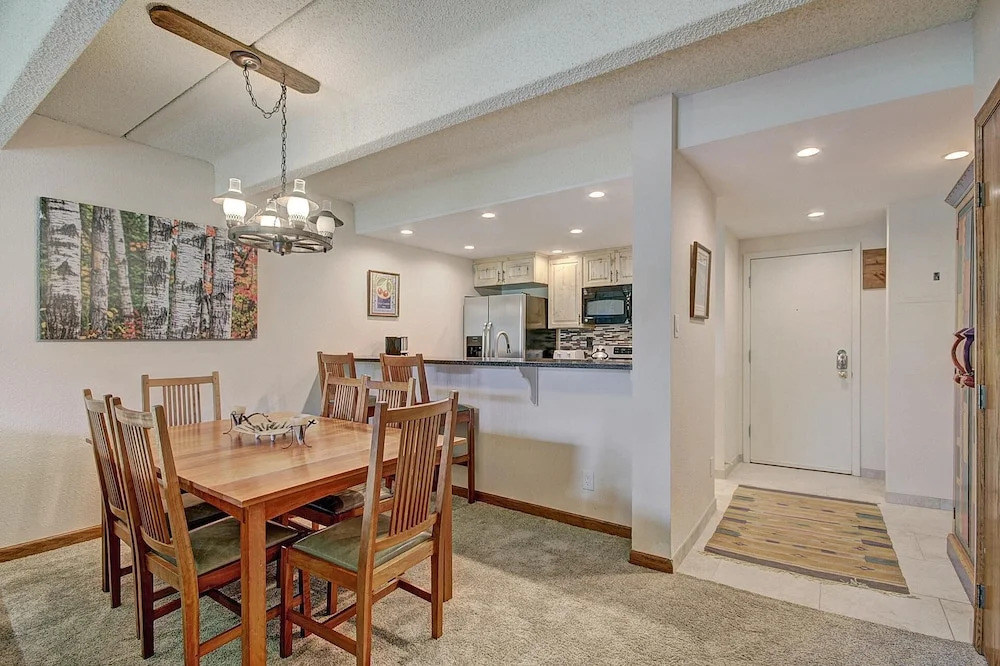 Wheeler House Spacious East Village Condo, Easy Walk to Super Bee - WH104 by Redawning