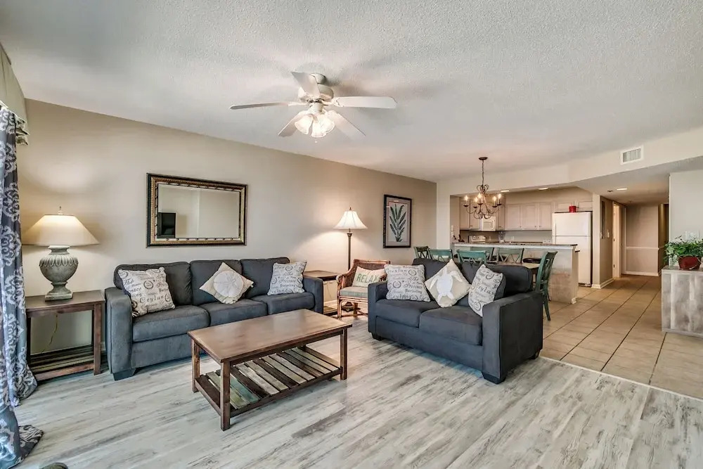 Crescent Shores N - 702