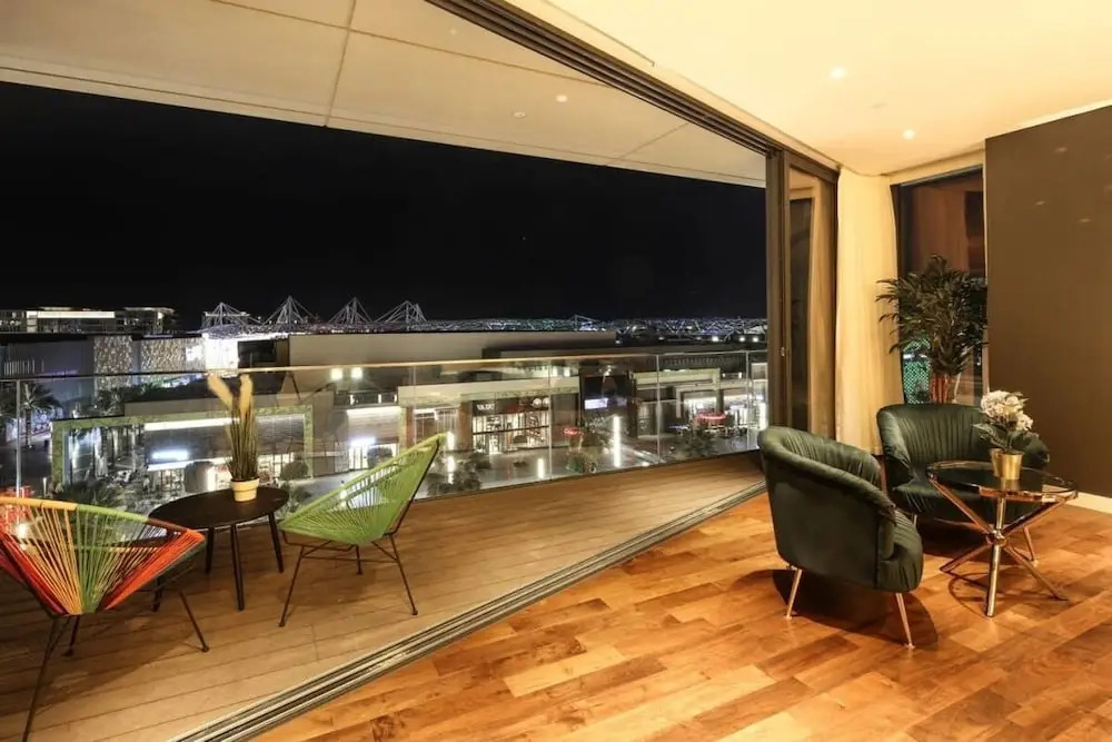 Explore City Walk From an Exquisite Sanctuary