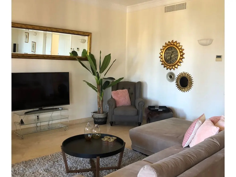 Luxury Villa with Private Pool & Spacious Garden near Sea & Marbella