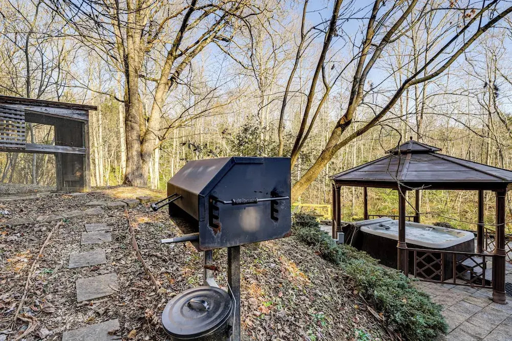 Pet-friendly Gatlinburg Cabin w/ Hot Tub!