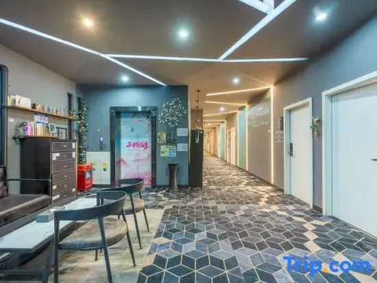 Doctor Mountain Yu Hotel