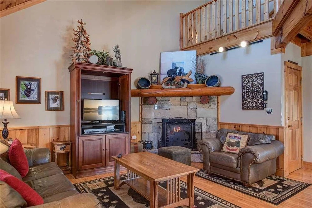 Another Day Inn Bearadise 2 Bedroom Home with Hot Tub
