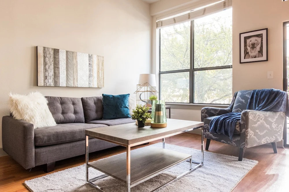 1 BR Apt near Dining Shopping Nightlife by Frontdesk