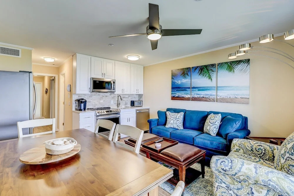 New Listing! Updated Condo - 25 Yards To Beach Condo