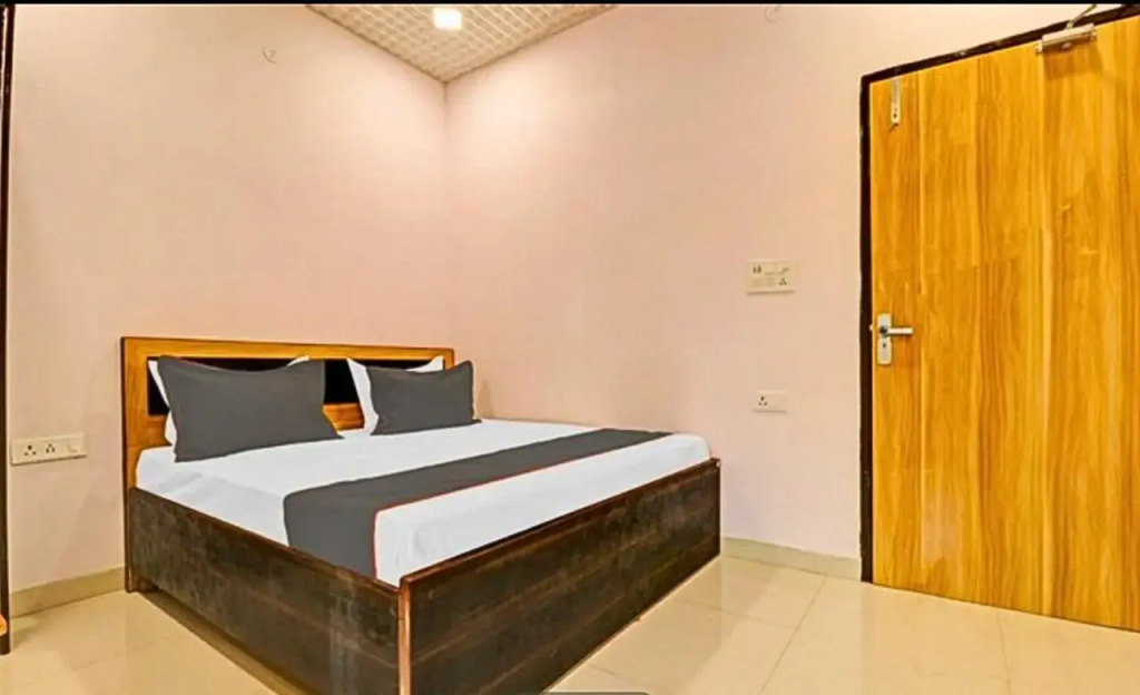 Qotel Hotel Peeragarhi