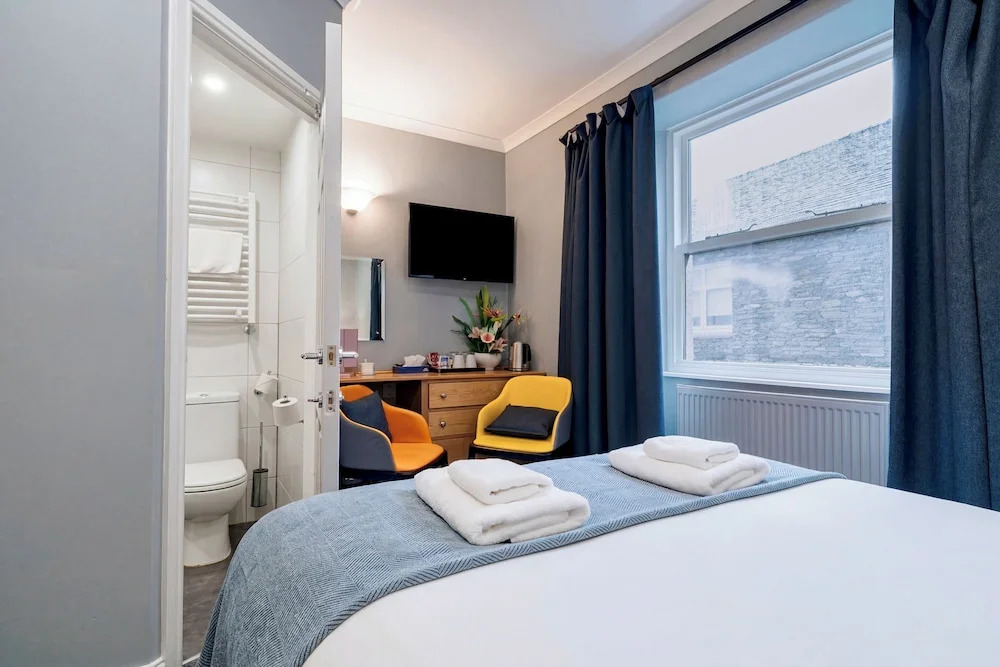 Waterhead Rooms & Suites - Parking and Light Breakfast