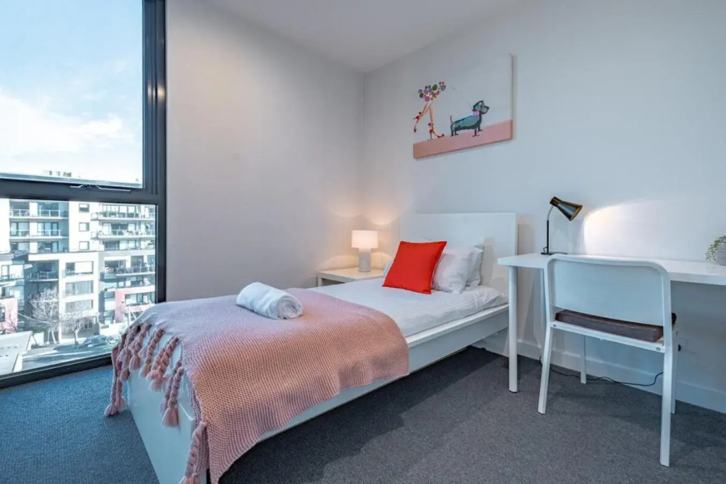 St Kilda 2BR2BA +Balcony +view+workstation+ car