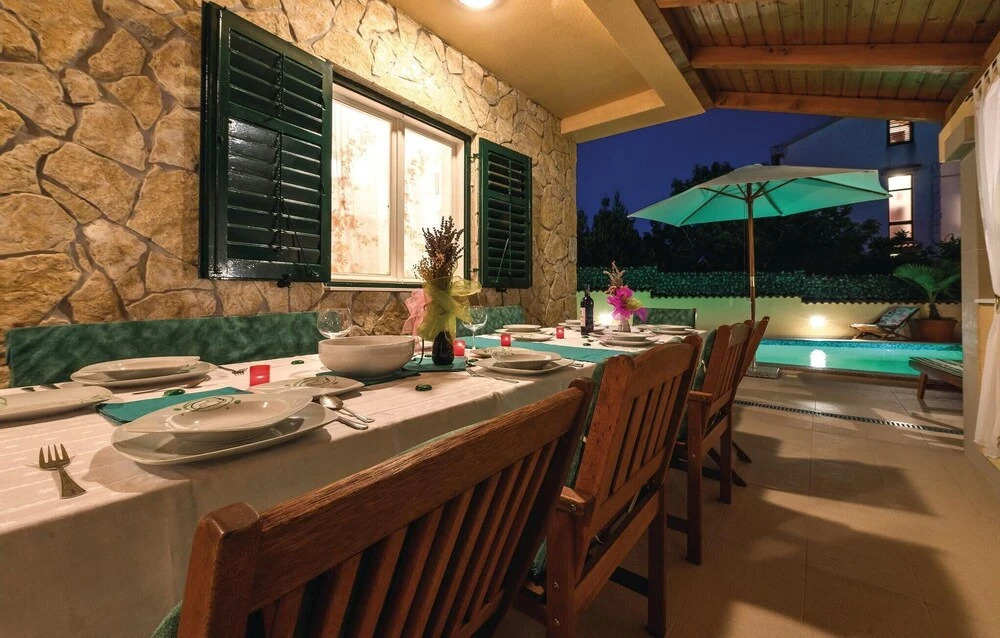 Four-Bedroom Holiday Home In Brodarica