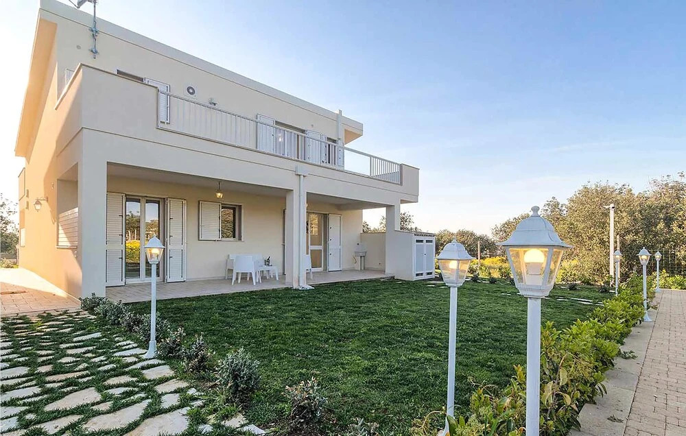 Stunning Home in Santa Croce Camerina With Wifi, Outdoor Swimming Pool and Swimming Pool