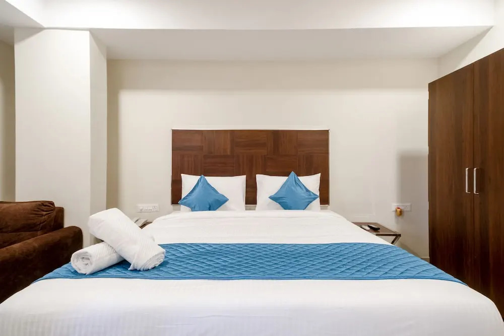 Monday Hotels Swarnas The Capital