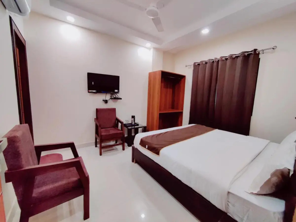 Perfectstayz Value Dwarkesh - Hotel Near Haridwar Railway station