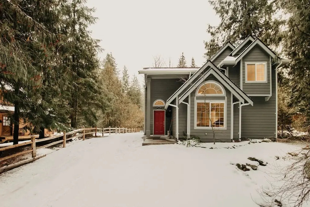House w Hot Tub - Wifi - Fireplace - Pets Ok