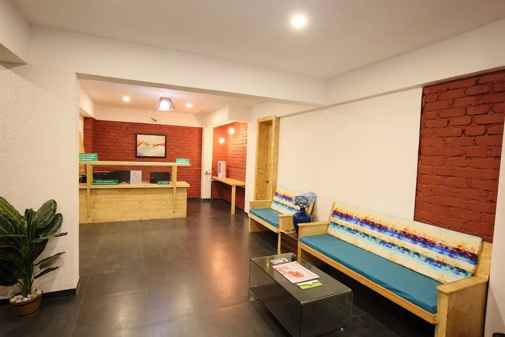 OYO 7673 The Ark Apartment Hotel