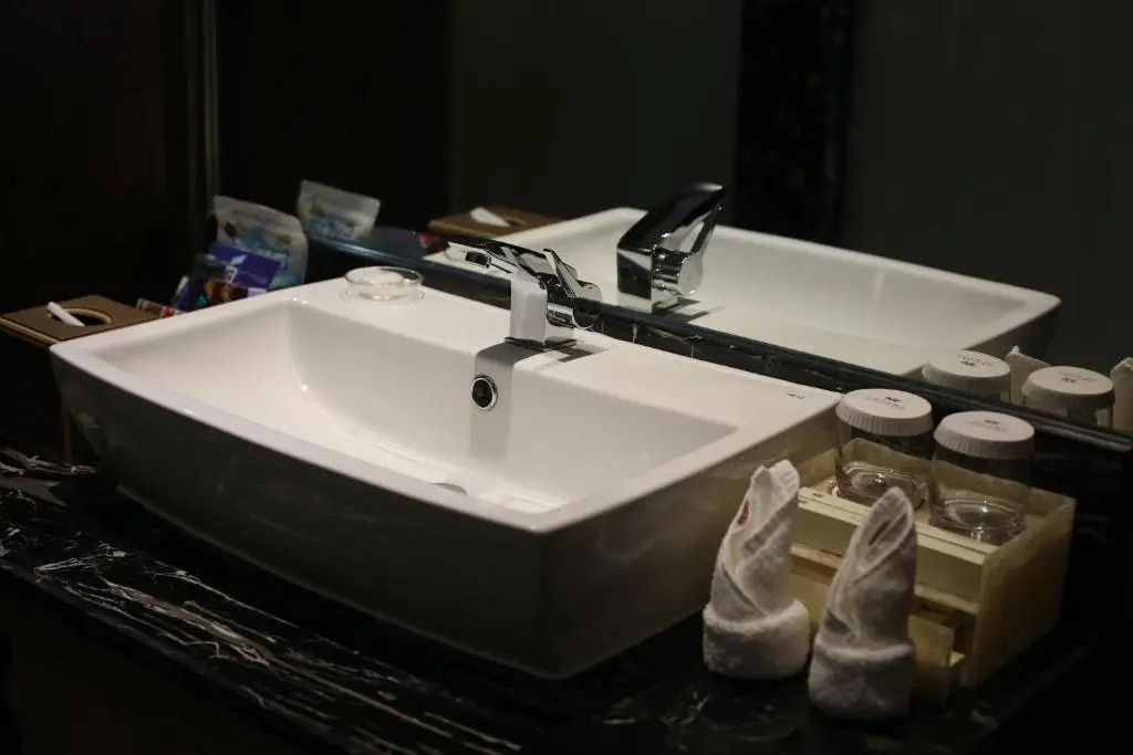 Chengdu Cloud Retreat Hotel(Dufu Thatched Cottage & Qingyang Palace Subway Station)