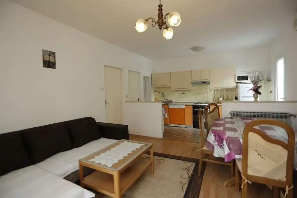 Dina - 3 Bedrooms - A1