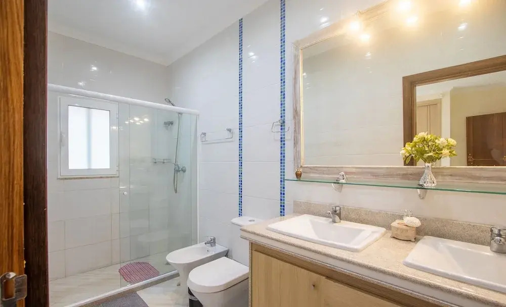 House w/ Pool 350 m From Taperapuan Beach Rud0047