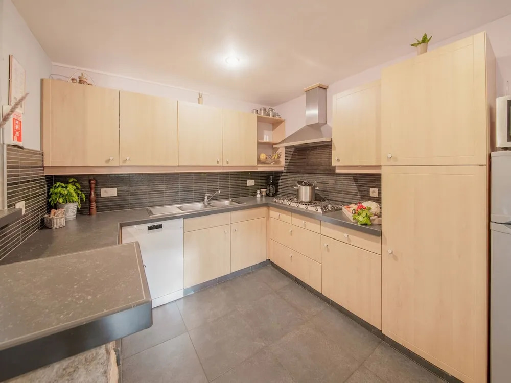 Charming Cottage with Hot Tub & Sauna, High Fens