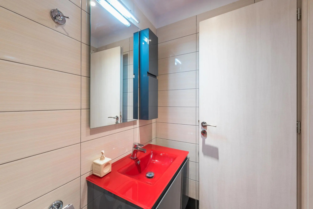 An Impressive 2 bdr Apt in Glyfada