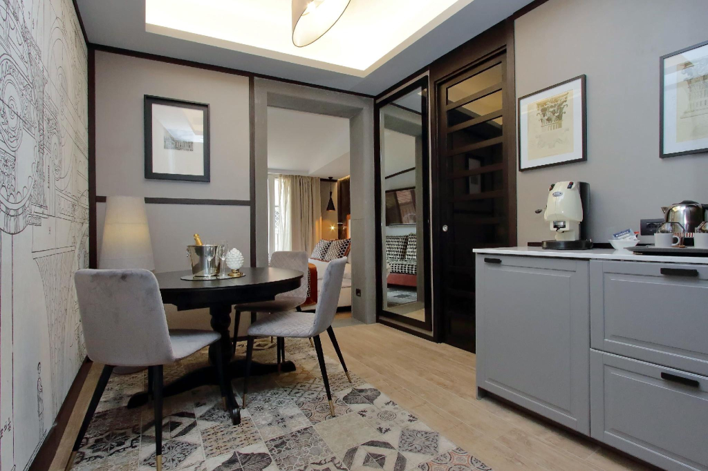 HELMIRAGE Piazza di Spagna Suite
