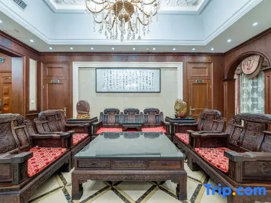 Runhua Junyue Hotel